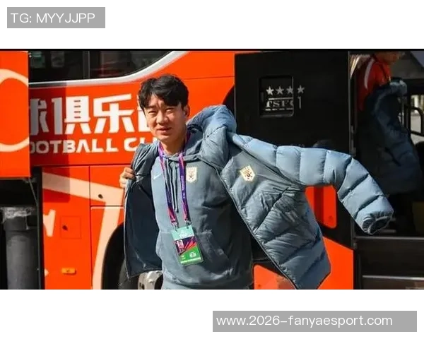 李平康无怨无悔支持球迷潘硕期望社会给予帮助减轻家庭负担